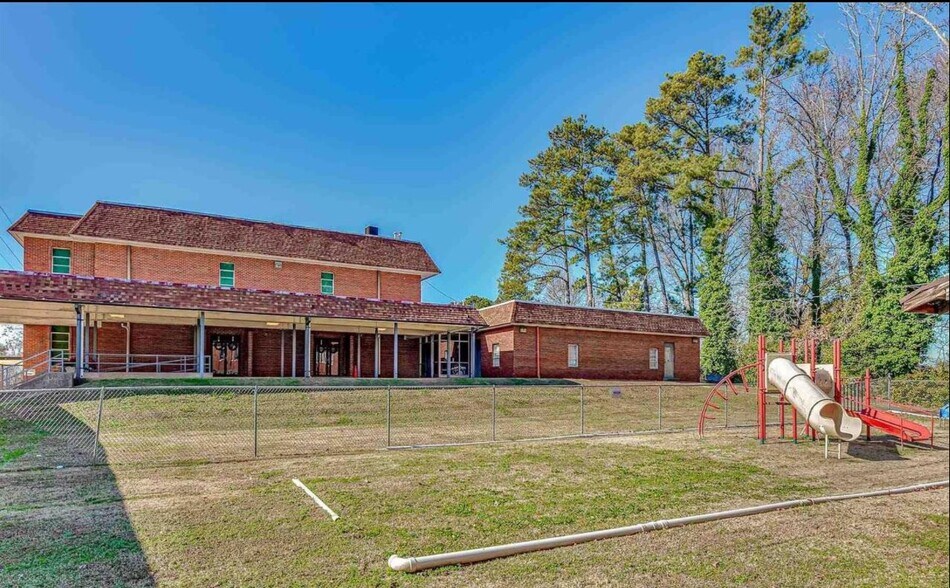 More Photos Of 5370 Ash St, Forest Park Religious Facility For Sale