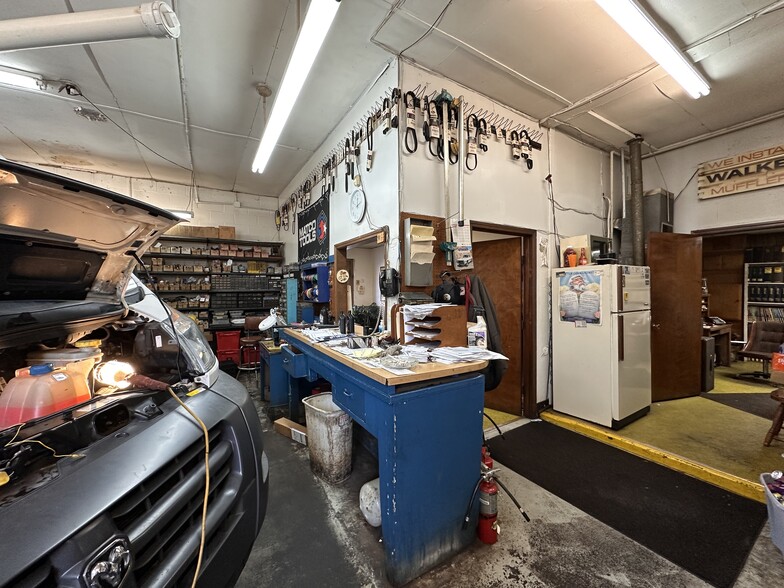 More Photos Of 105 E Hill St, Louisville Auto Repair For Sale