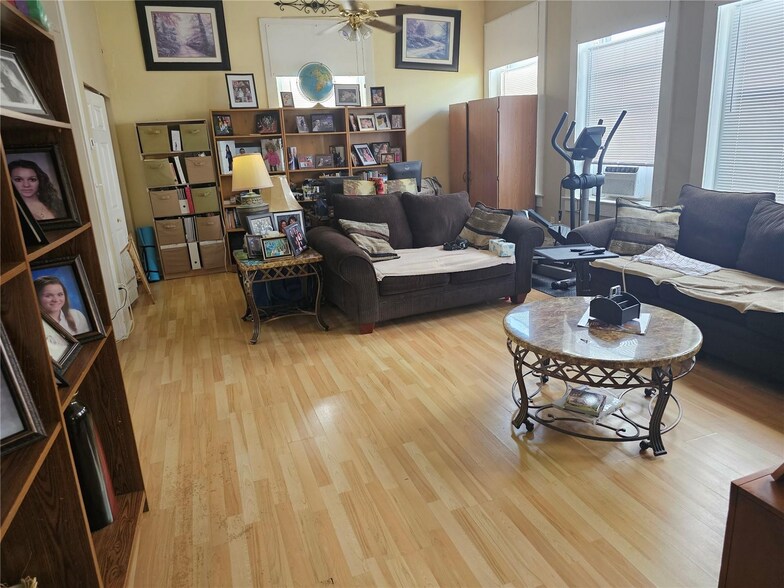 More Photos Of 106 E Tarpon Ave, Tarpon Springs Apartments For Sale