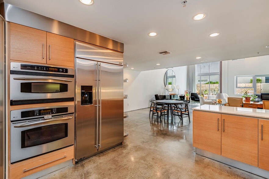 More Photos Of 2100 Abbot Kinney Blvd, Venice Office For Lease