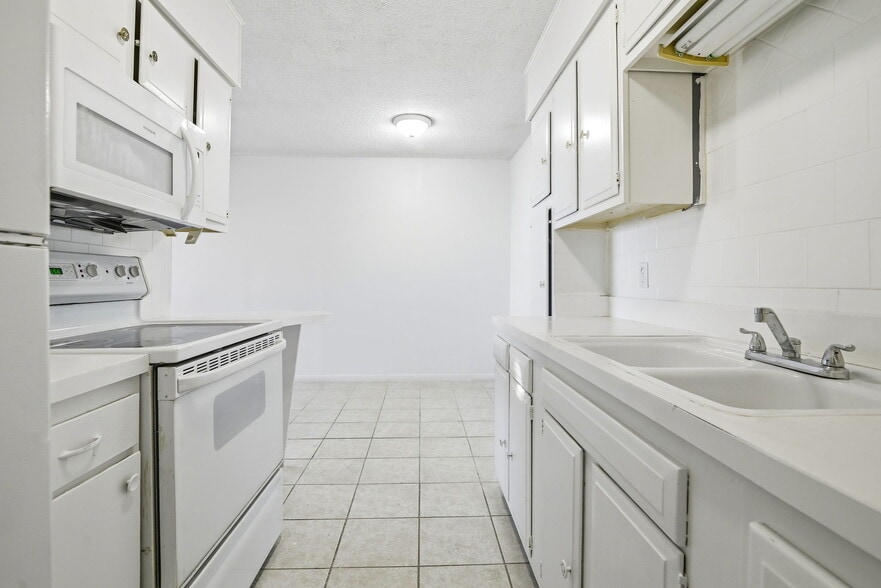 More Photos Of 7774 Skolout St, San Antonio Apartments For Sale