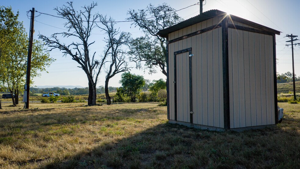 More Photos Of 3 Holiday Rd, Comfort Land For Lease