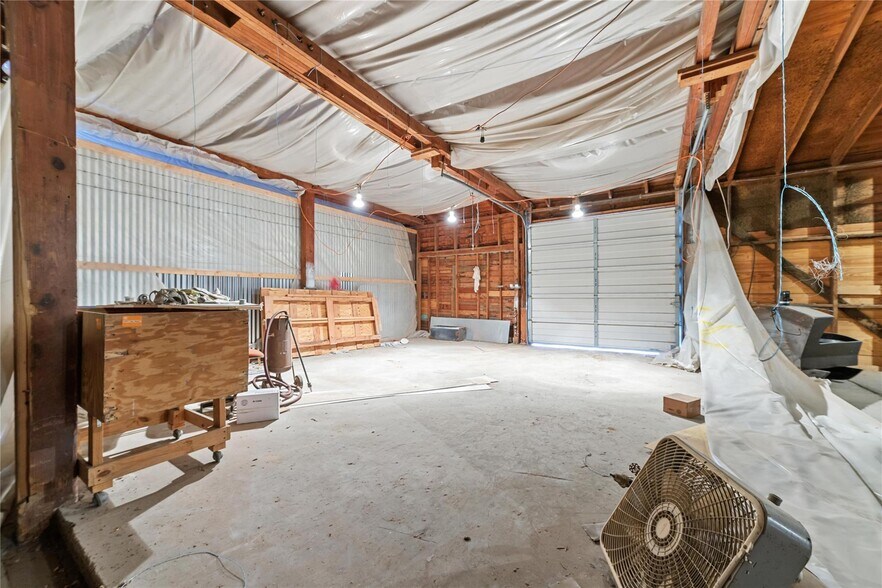 More Photos Of 1403 Blake Dr, Brownwood Warehouse For Sale