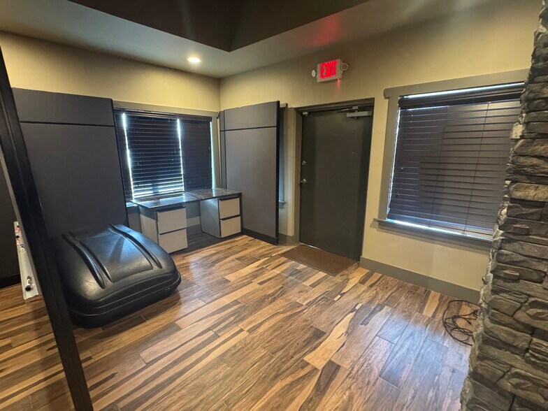 More Photos Of 1517 N Orange Blossom Trl, Orlando Office For Lease