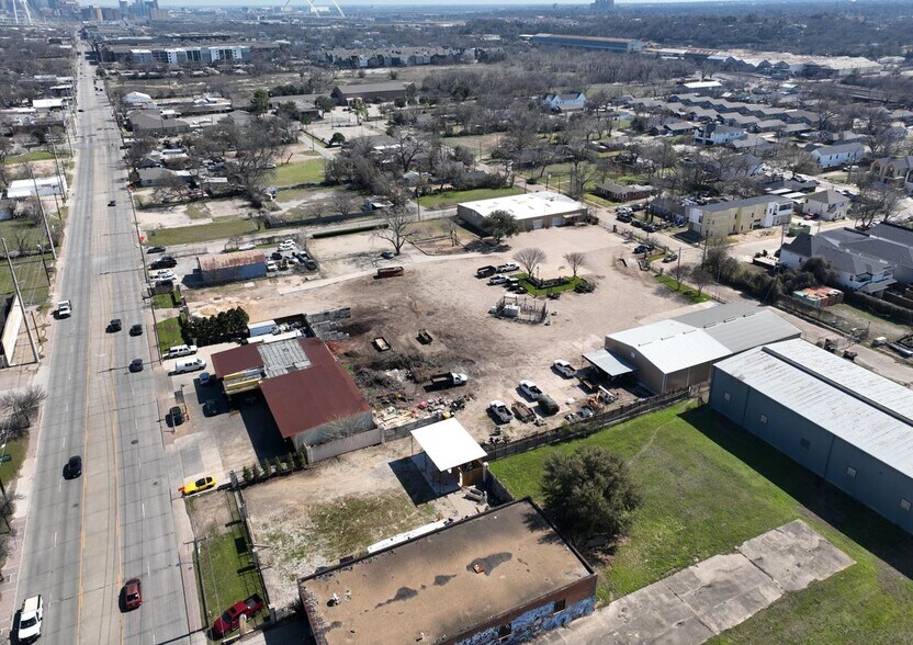More Photos Of 1905 Akron St, Dallas Distribution For Lease