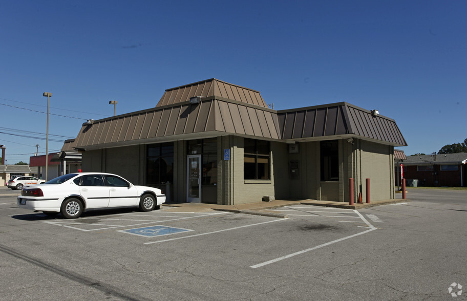 Primary Photo Of 1811 Madison St, Clarksville Bank For Sale