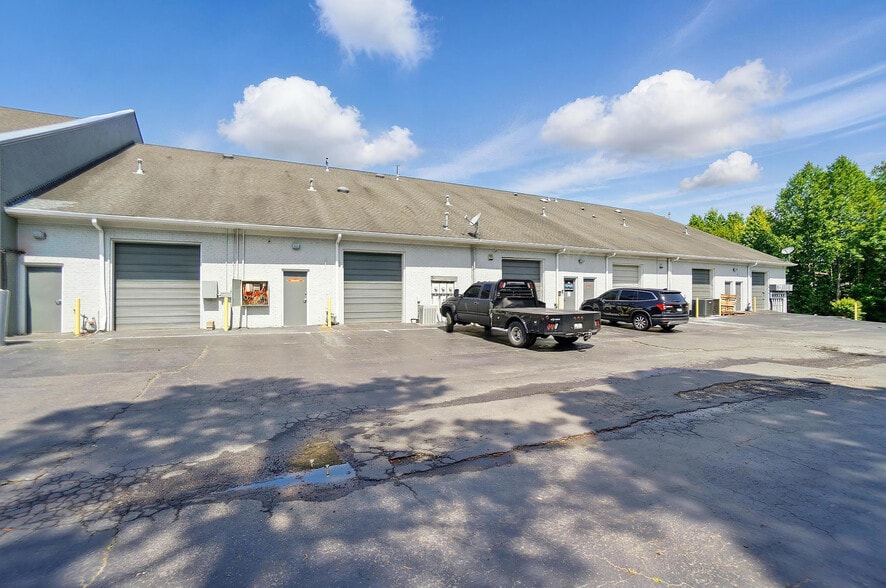 More Photos Of 1974 Carolina Place Dr, Fort Mill Light Distribution For Lease