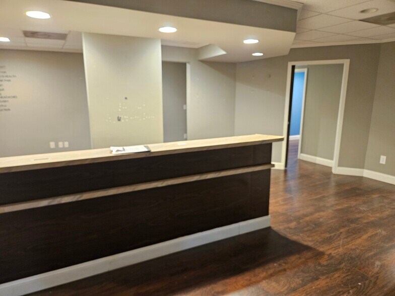 More Photos Of 164 Commack Rd, Commack Medical For Sale