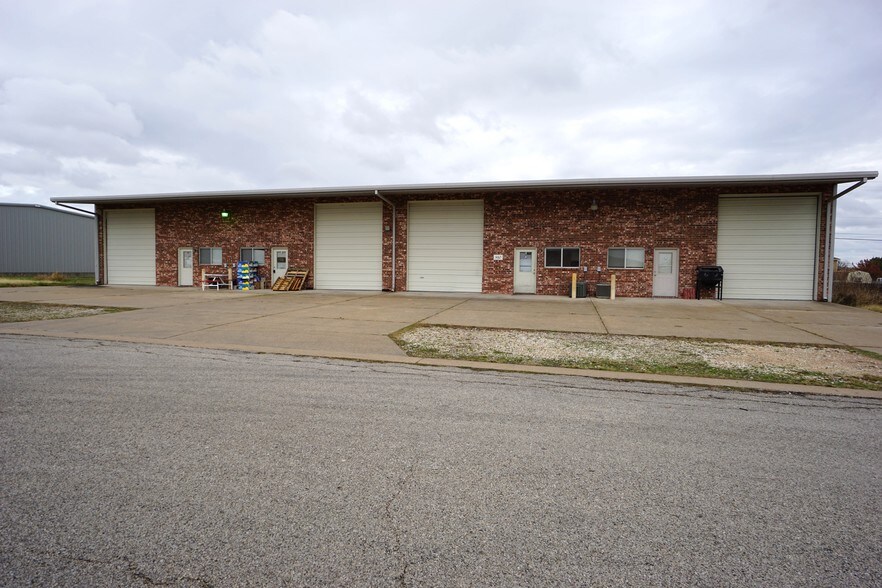 Primary Photo Of 810 Tradesmen's Park Loop, Hutto Warehouse For Lease