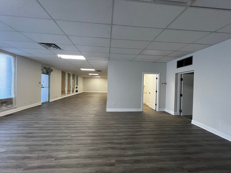 More Photos Of 1001-1007 Flint Rd, Toronto Warehouse For Lease