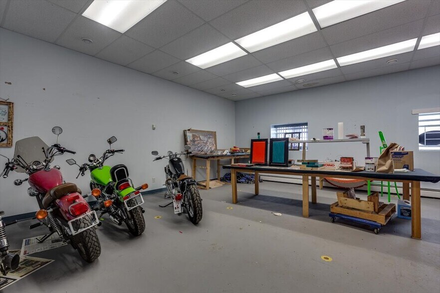 More Photos Of 4831 50 St, Alix Flex For Sale