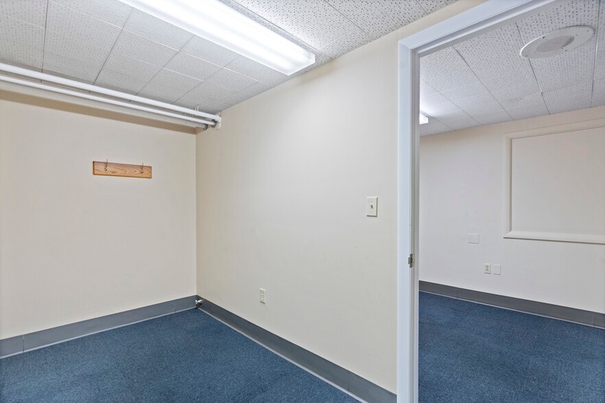More Photos Of 1481 Chapel St, New Haven Office For Sale