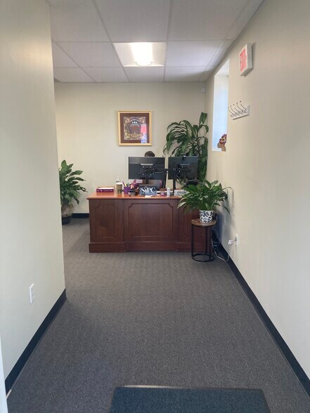 More Photos Of 19 Batchelder Rd, Seabrook Office Residential For Lease