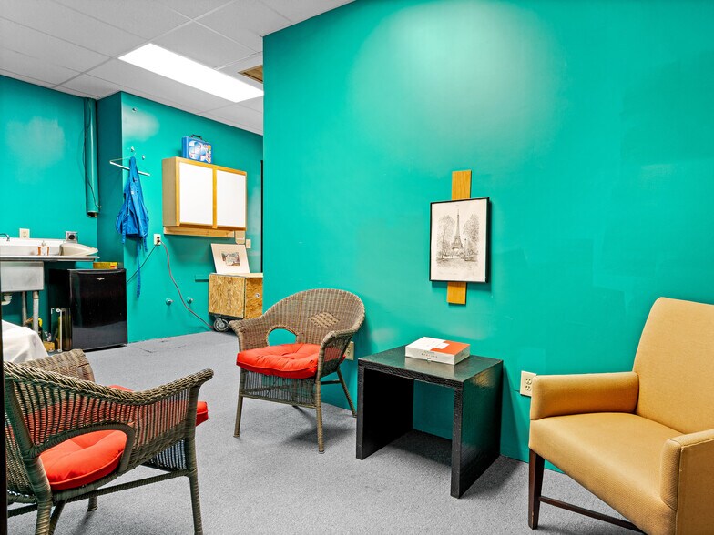 More Photos Of 125 S Main St, Hendersonville Storefront For Sale