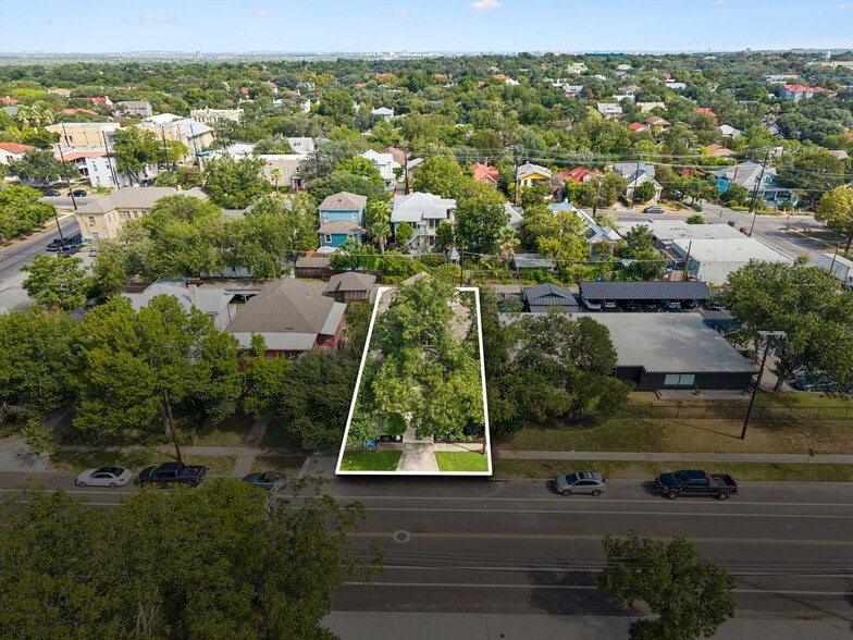 More Photos Of 117 W Mistletoe Ave, San Antonio Office For Sale