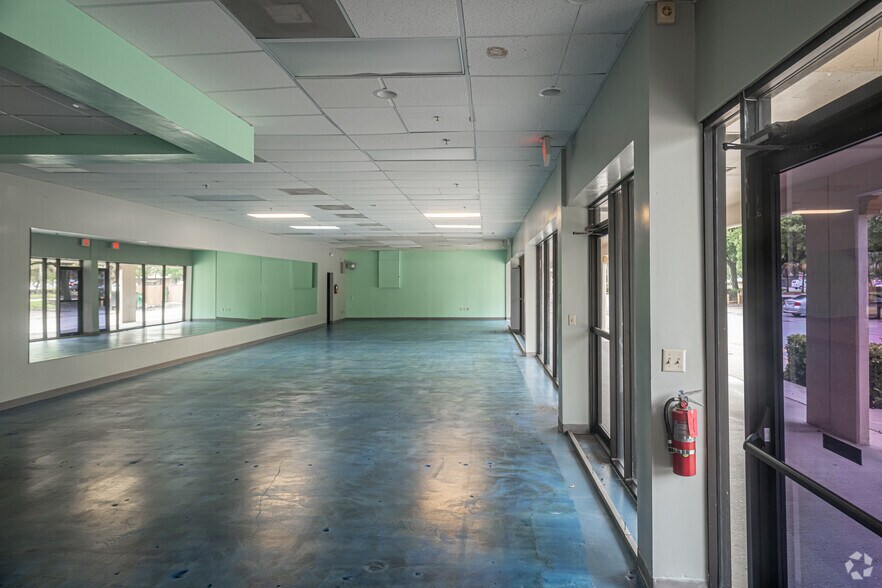 More Photos Of 5701-5881 N University Dr, Tamarac Unknown For Lease