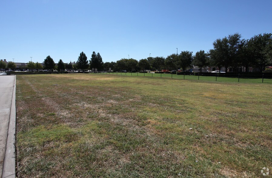 More Photos Of 18204-18410 Preston Rd, Dallas Unknown For Lease