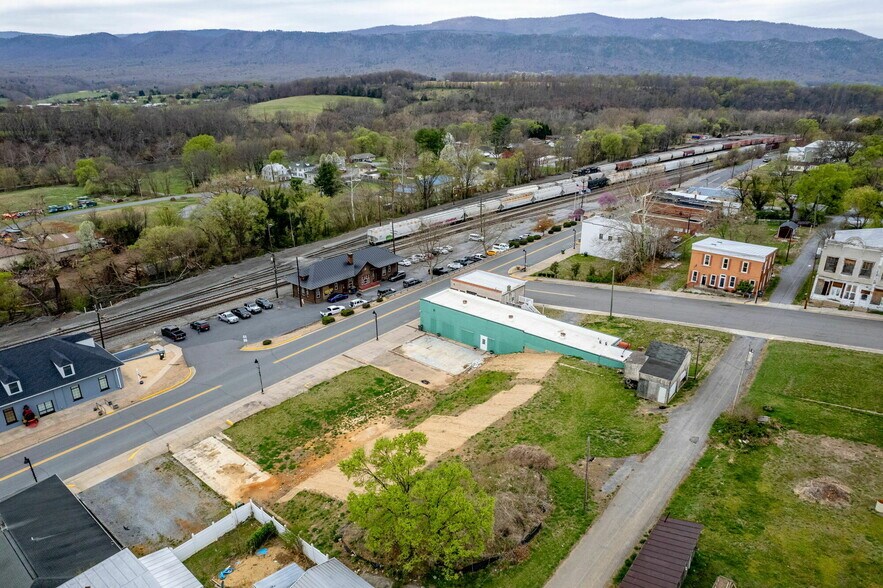 More Photos Of 500-502 First St, Shenandoah Office For Sale