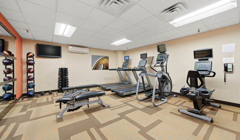 More Photos Of 800 Lake Cook Rd, Deerfield Hotel For Sale