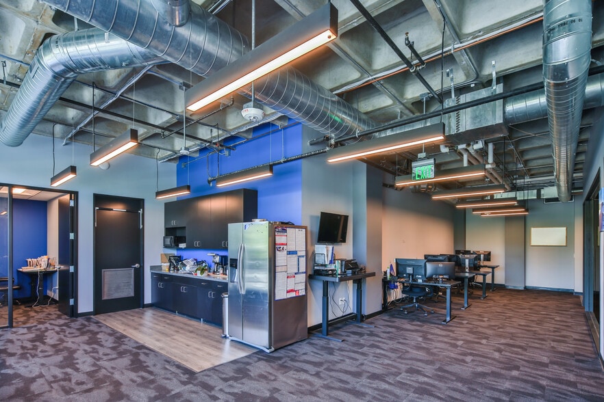 More Photos Of 2625 Townsgate Rd, Westlake Village Office For Lease