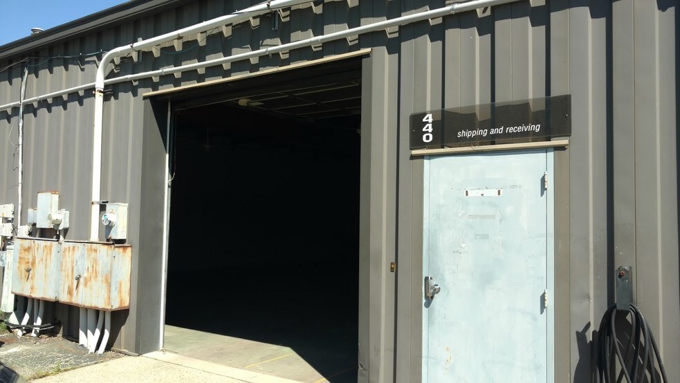 More Photos Of 400-460 Fame Rd, Dayton Light Distribution For Lease