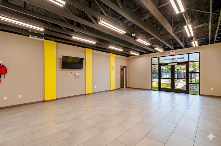 More Photos Of 27511 Interstate 10, Boerne Office For Sale