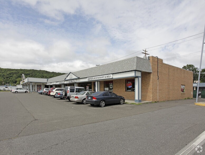 More Photos Of 1646-1654 Litchfield Tpke, Woodbridge Storefront For Lease