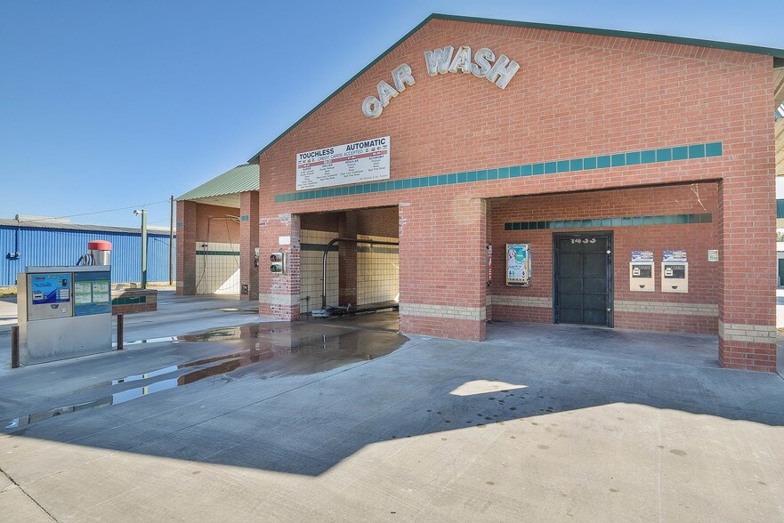 More Photos Of 1433 N Plaza Dr, Granbury Self Storage For Sale