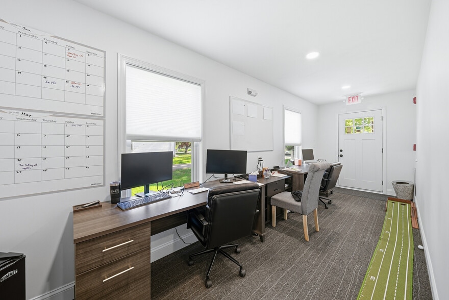 More Photos Of 367 Main St, Oxford Office For Sale