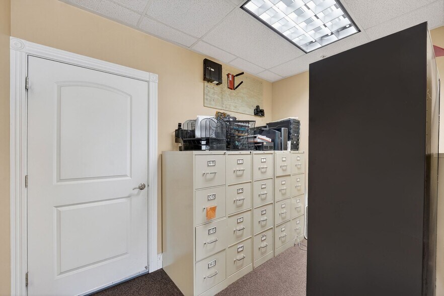 More Photos Of 1101 Cambridge Cir, Layton Warehouse For Sale