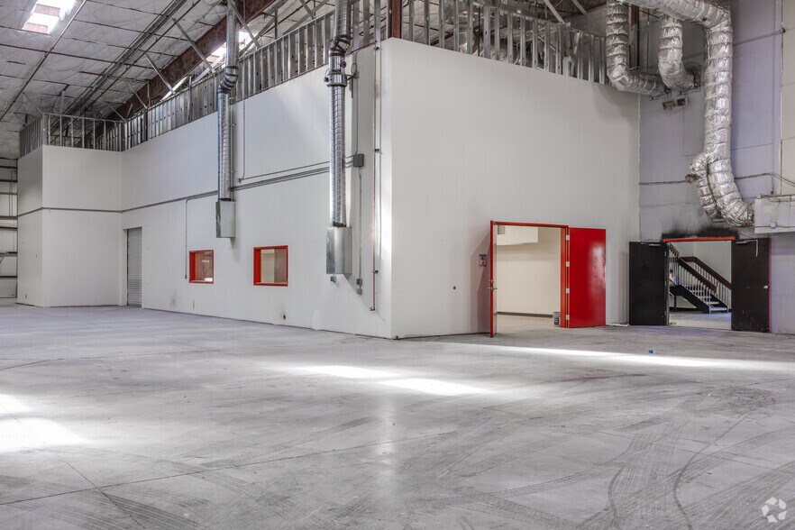 More Photos Of 5220 Steptoe St, Las Vegas Warehouse For Sale