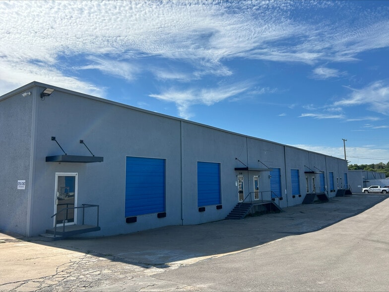 More Photos Of 5721 E Rosedale St, Fort Worth Unknown For Lease