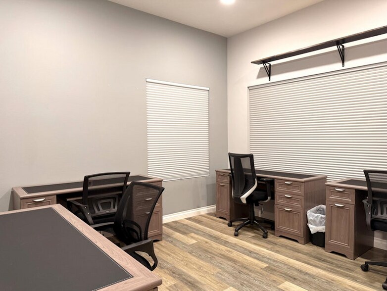 More Photos Of 101 E Park St, Grants Pass Office For Sale