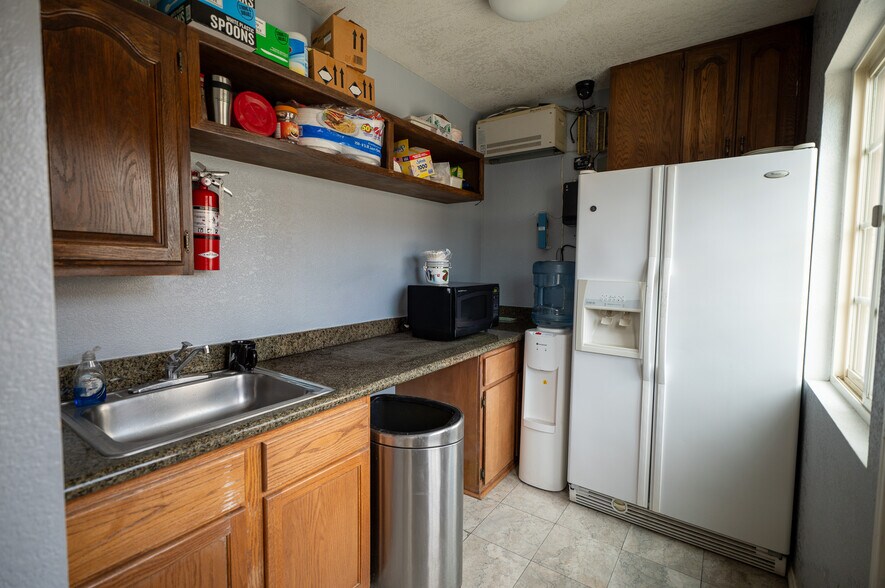 More Photos Of 2023 S Bon View Ave, Ontario Contractor Storage Yard For Sale