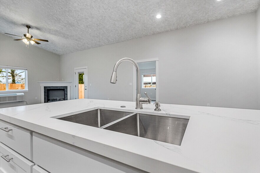 More Photos Of 1183 37TH Ct, Sweet Home Multifamily For Sale