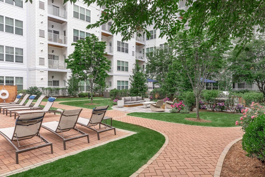 More Photos Of 515 West Ave, Norwalk Unknown For Lease