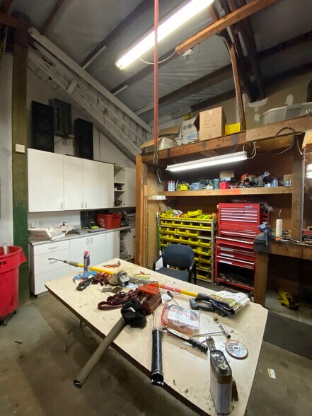 More Photos Of 1370 Smith St NE, Salem Service For Sale