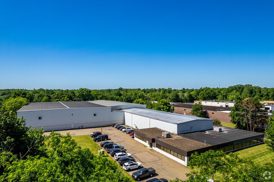 More Photos Of 2300 E Aurora Rd, Twinsburg Warehouse For Lease