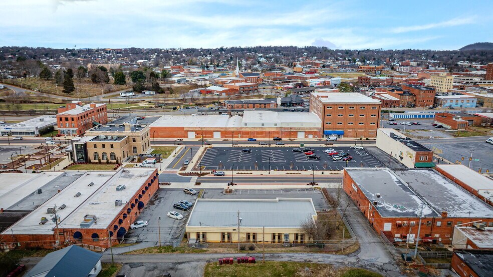 More Photos Of 311 W Walnut St, Johnson City Office For Sale