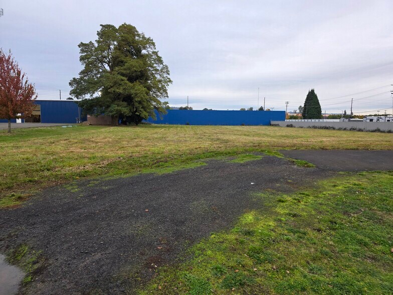 More Photos Of 624 9th Ave, Longview Land For Lease