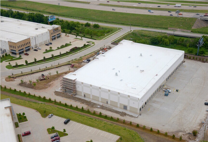 More Photos Of 12121 N Stemmons Fwy, Dallas Unknown For Lease
