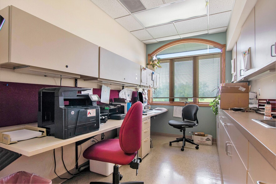 More Photos Of 645 Barclay Cir, Rochester Hills Medical For Lease