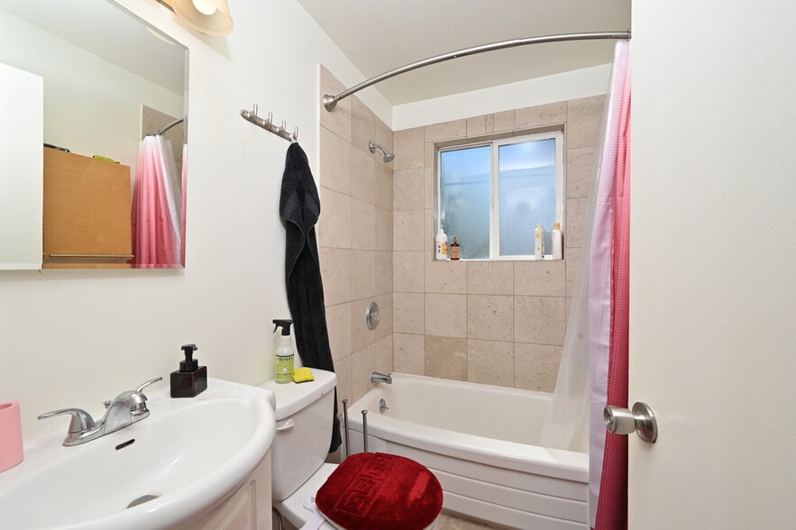 More Photos Of 525 E Roy St, Seattle Apartments For Sale