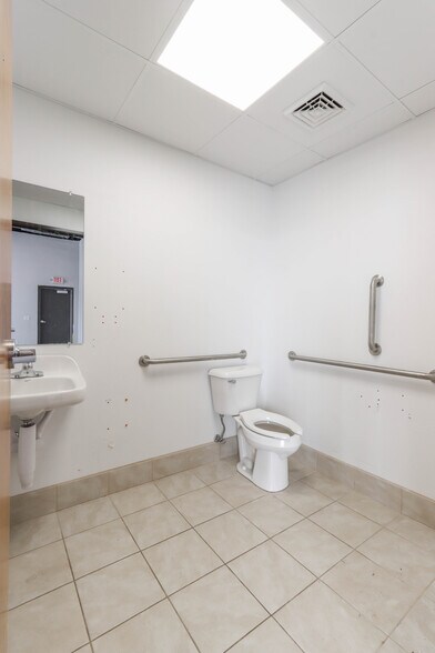 More Photos Of 1837-1845 Park Ave, Plover Storefront Retail Office For Lease