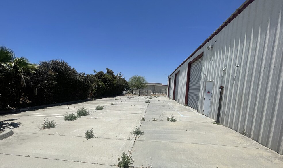More Photos Of 590 S Grand Ave, San Jacinto Service For Sale