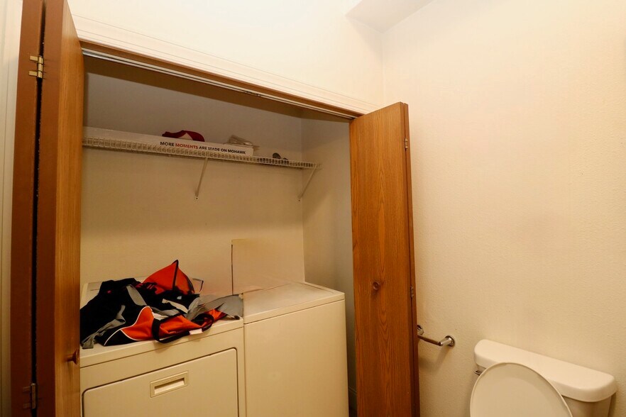 More Photos Of 1735 Central Ave, Dubuque General Retail For Sale