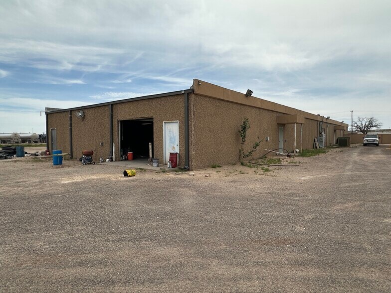 More Photos Of 2057 Commerce Dr, Midland Flex For Lease