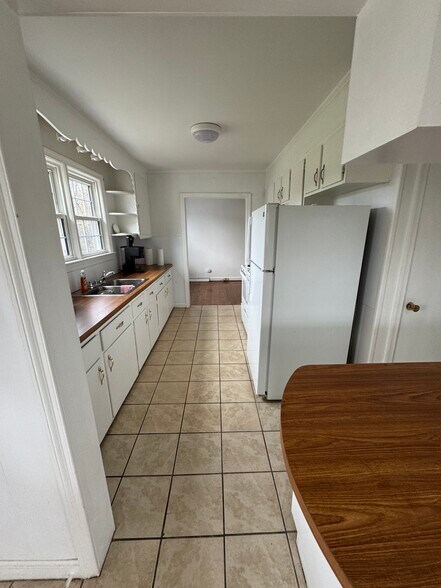 More Photos Of 1932 Spring Hill Rd, Staunton Flex For Sale