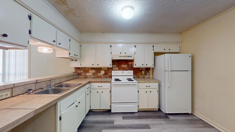 More Photos Of 120 37th st, Texarkana Apartments For Sale