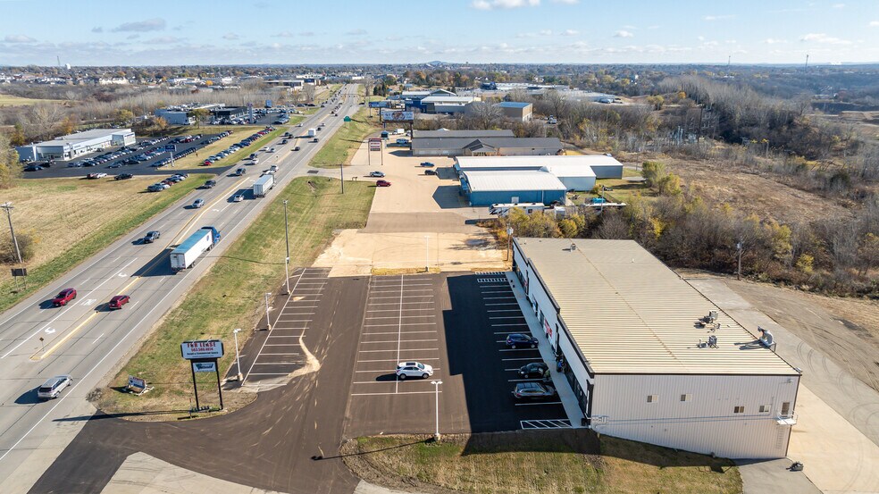 More Photos Of 4478-4488 Dodge St, Dubuque General Retail For Sale